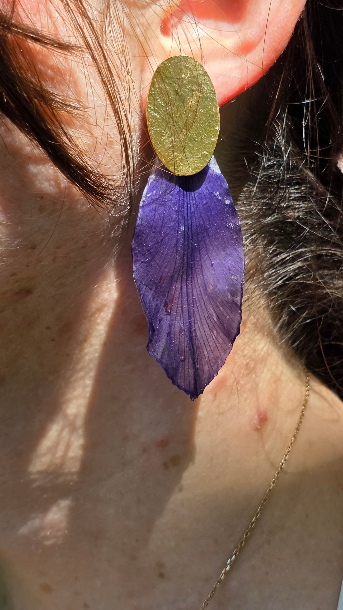 Boucles d’Oreilles "Iris Infini" – Pétale Entier & Or Fin 24K