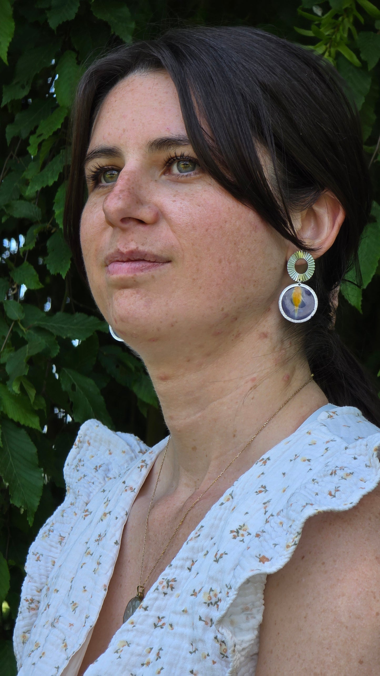 Boucles d’Oreilles "Iris Solaire" – Argentées & Fleur Véritable