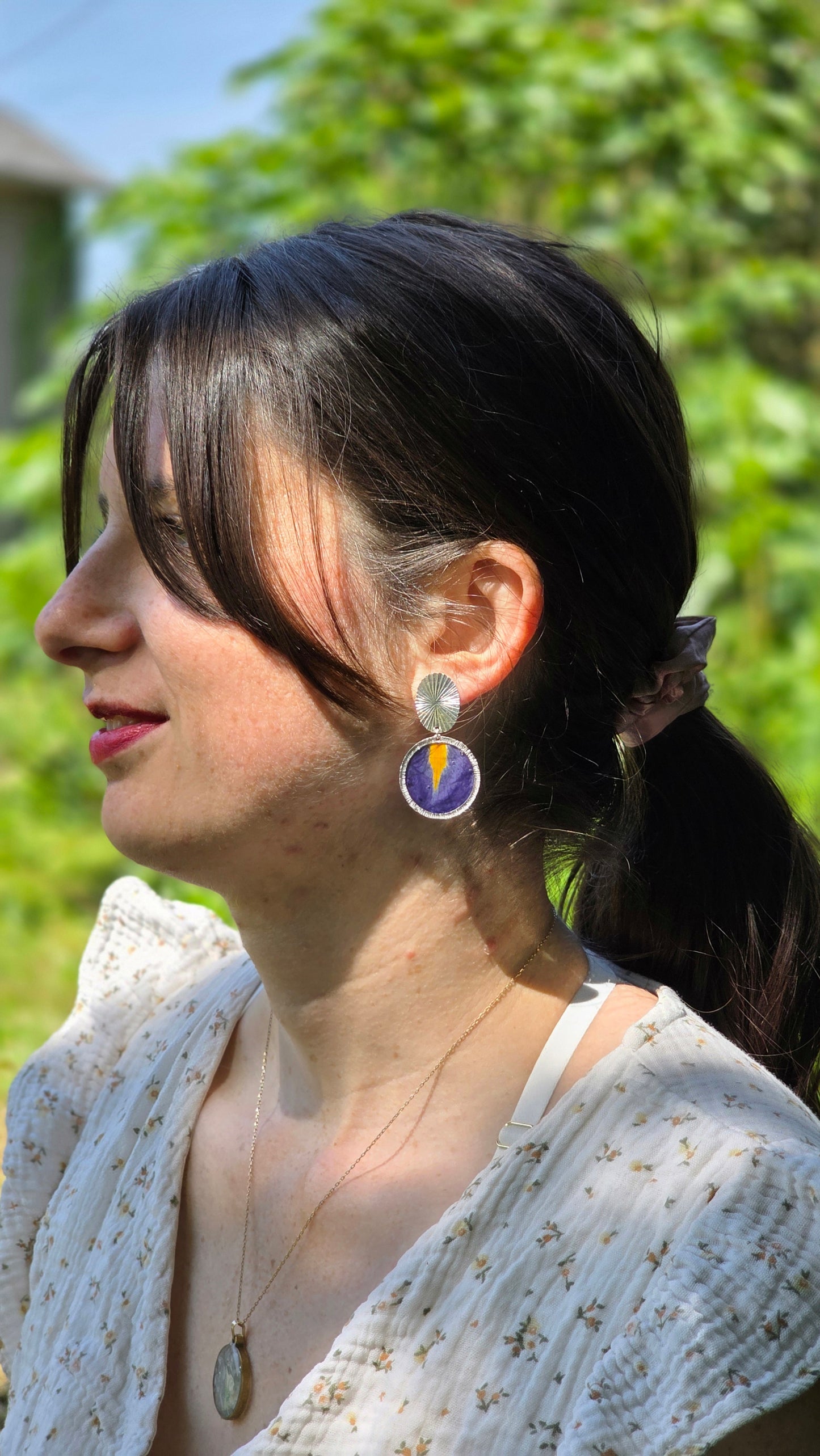 Boucles d’Oreilles "Goutte d’Iris" – Argentées & Fleur Véritable (Ovale)