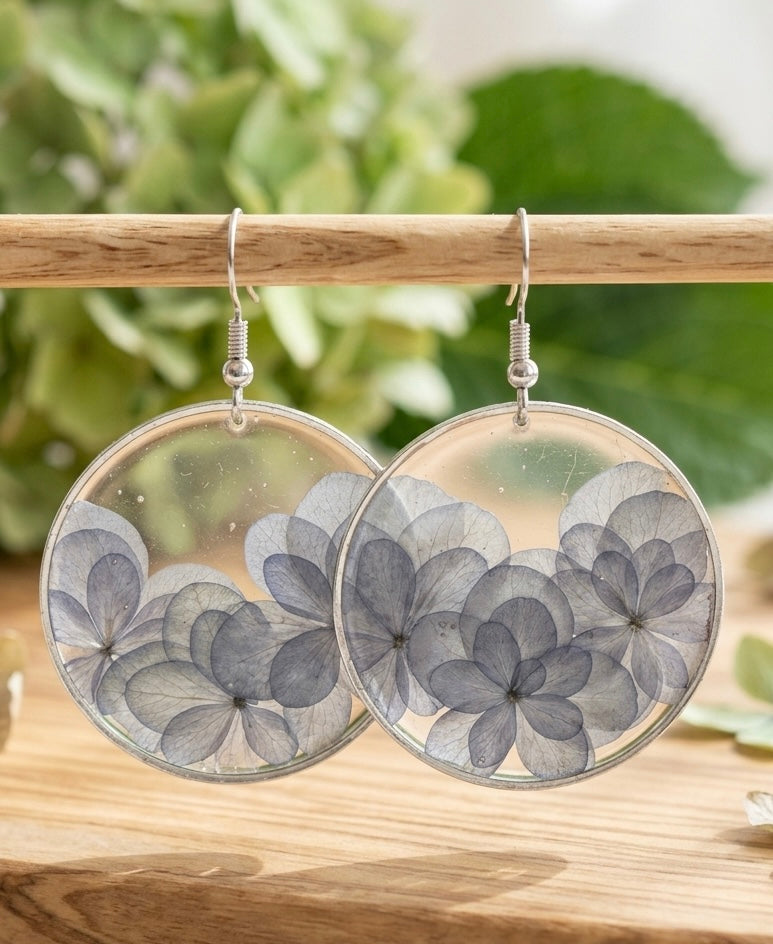 Boucles d'Oreilles "Éternelle Hydrangea" – Véritables Fleurs d'Hortensia et Argent