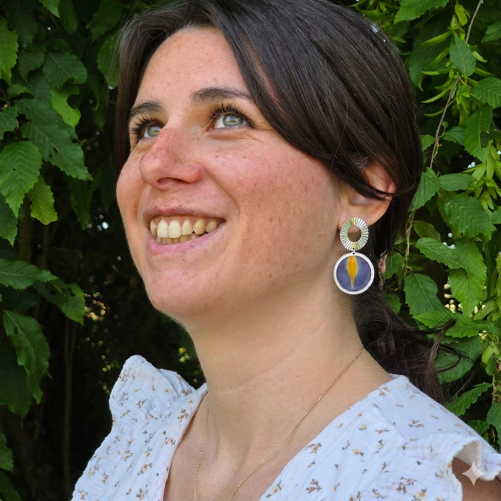 Boucles d’Oreilles "Iris Solaire" – Argentées & Fleur Véritable
