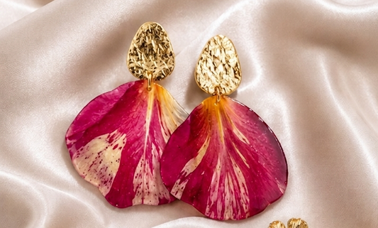 Boucles d’Oreilles "Rose Divine" – Laiton Doré à l’Or Fin 24K